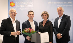 v.l.: Hochschul Geschäftsführer Georg Pehm, Prof.(FH) Gernot Steindl, Rektorin Bettina Schauer-Frank und Departmentleiter Informationstechnologie Christian Büll