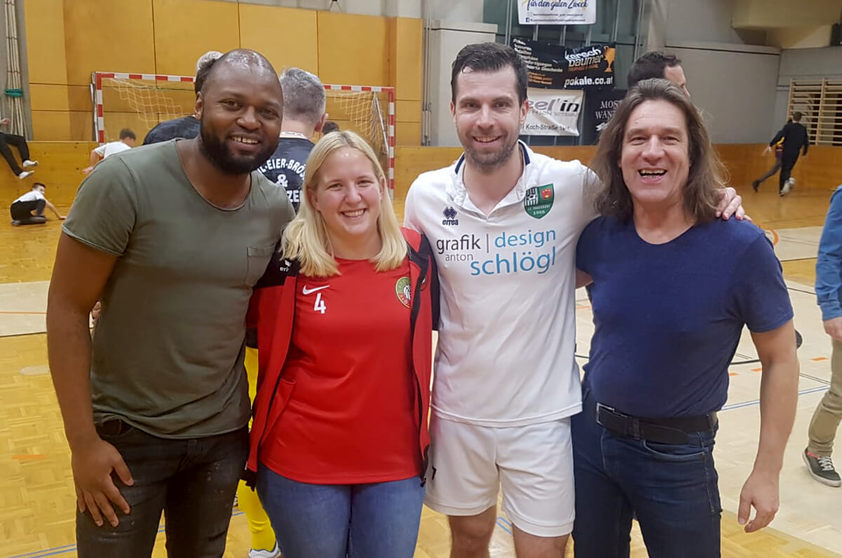 Student Chiara Feher with head of degree programme Manfred Tauchner at the Kicken für Afrika charity tournament