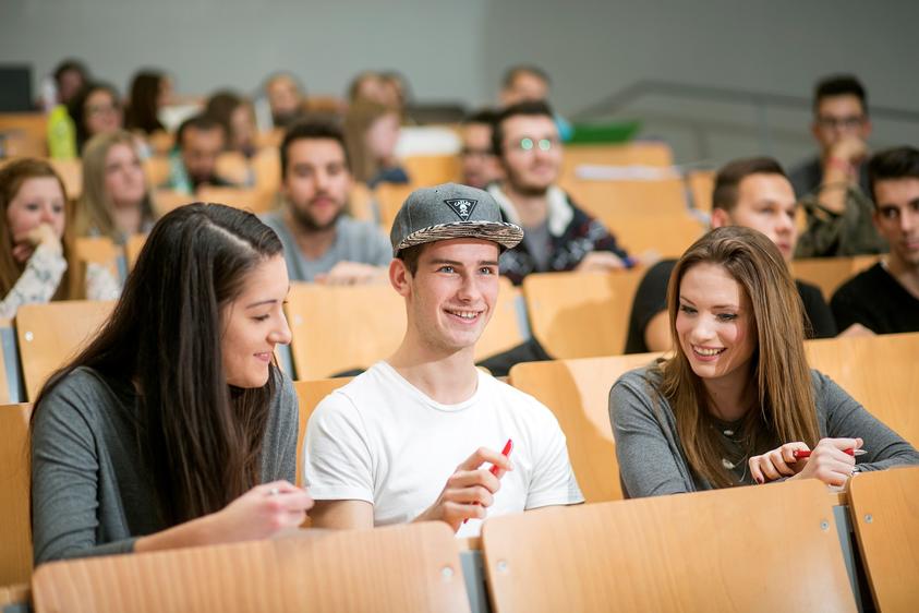 Studierende im Hörsaal