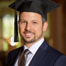 Foto von Patrick Höfler bei seiner Sponsion