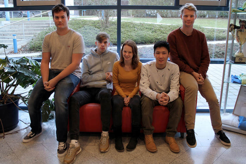 Student Isabella Gasnarek with her fellow students at the Pinkafeld campus